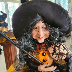 BROOMSTICK BLVD, WITCH 24" BLACK & ORANGE